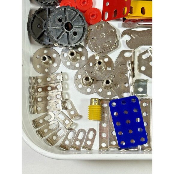 Meccano Metal and Plastic Construction Pieces UK Toy With 3 Manuals Mixed Lot - Picture 4 of 16